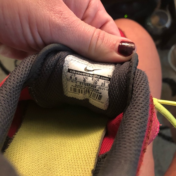 Nike tennis shoes - Picture 6 of 7